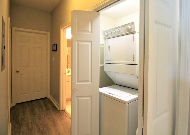 Building Photo - Updated Furnished Condo in Niceville!