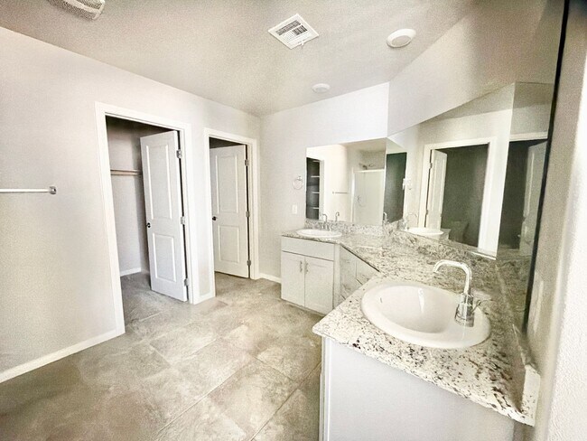 Building Photo - 1180 Pitaya Ct