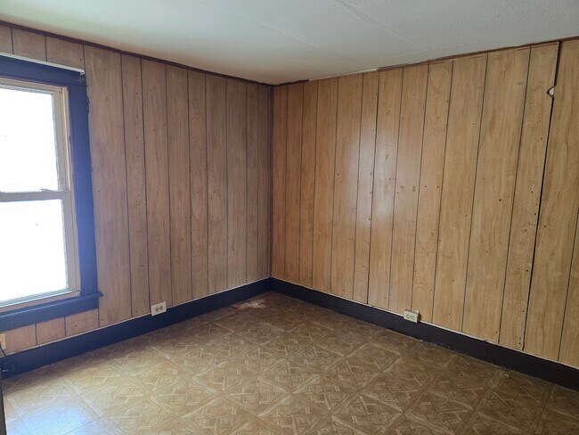 Building Photo - 115 5th Ave