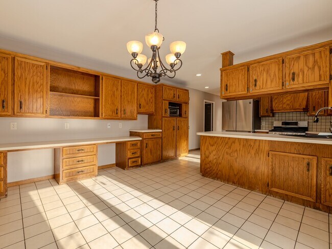 Building Photo - 2630 Glencairin Dr NW