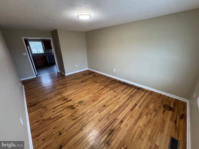 Building Photo - 125 Longstreet Ave