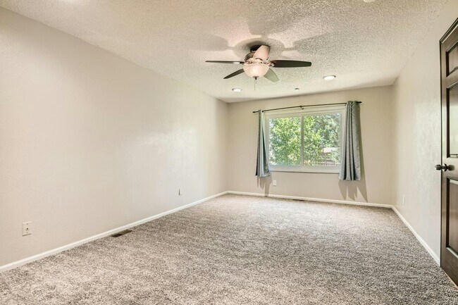 Building Photo - 13245 Monroe Way