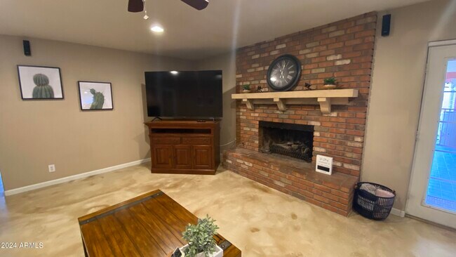Building Photo - 6823 W Union Hills Dr