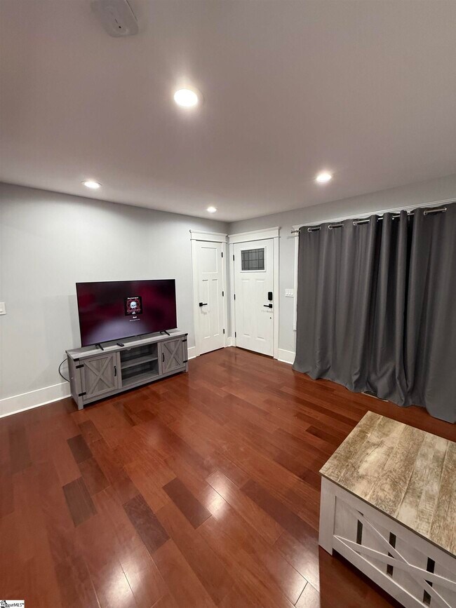 Building Photo - 113 Prancer Ave