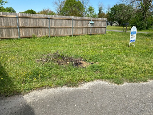 Building Photo - Small Home in Keatchie