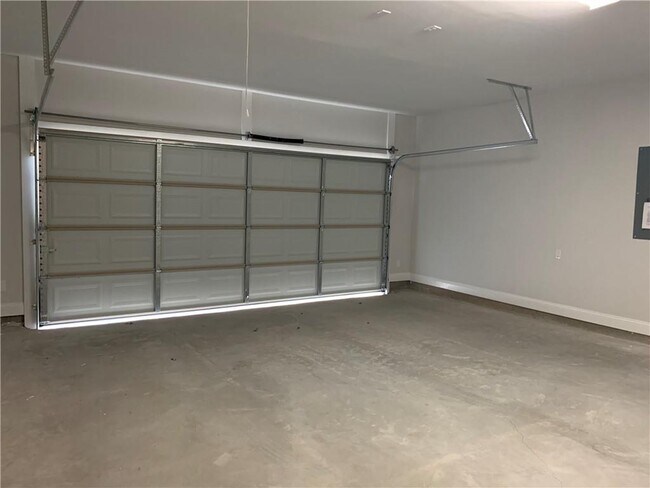 Building Photo - 112 Hidden Pines Cir