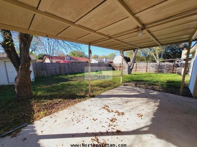 Building Photo - Charming 3 bedroom home ready for immediat...