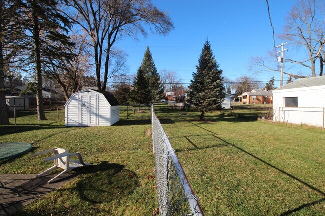 Building Photo - 14383 Mercedes