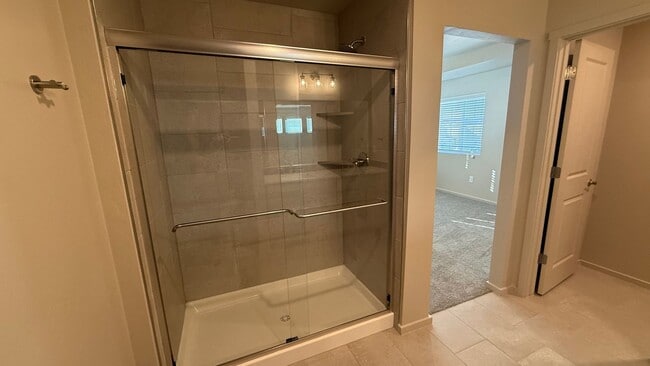 Building Photo - Light and airy 3-bed, 3-bath townhome in one of the area’s most highly desired Red Hawk area.