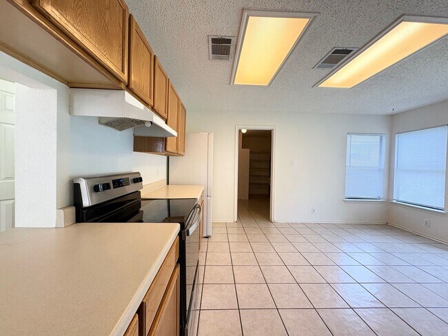 Building Photo - 8332 Montoya Cir