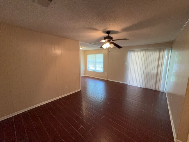 Building Photo - 1013 Kathey Dr