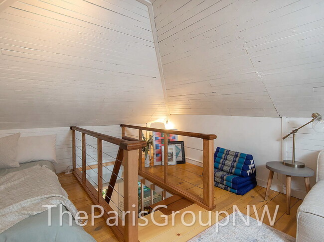 Building Photo - Remarkably Remodeled Queen Anne Home w/Air Conditioning!