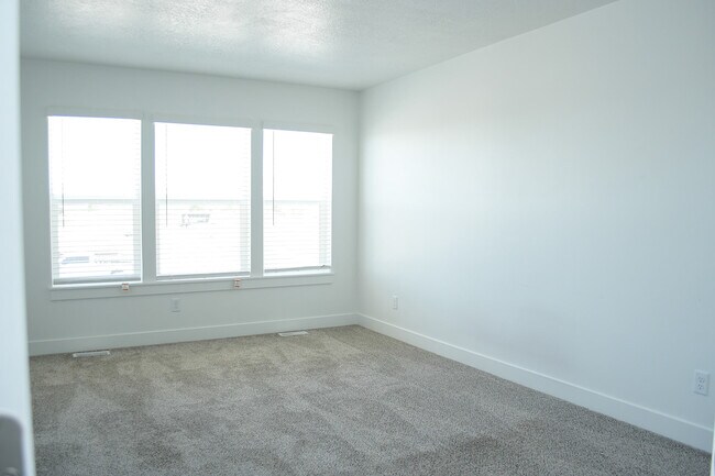 Building Photo - 952 N 920 W