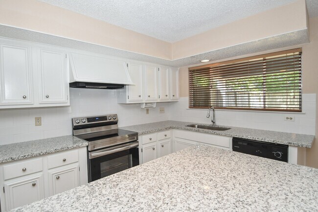 Building Photo - 1643 Beaconshire Rd