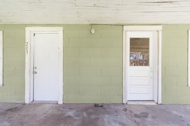 Building Photo - 203 W Powell St