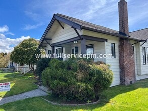 Building Photo - Wonderful corner lot home.