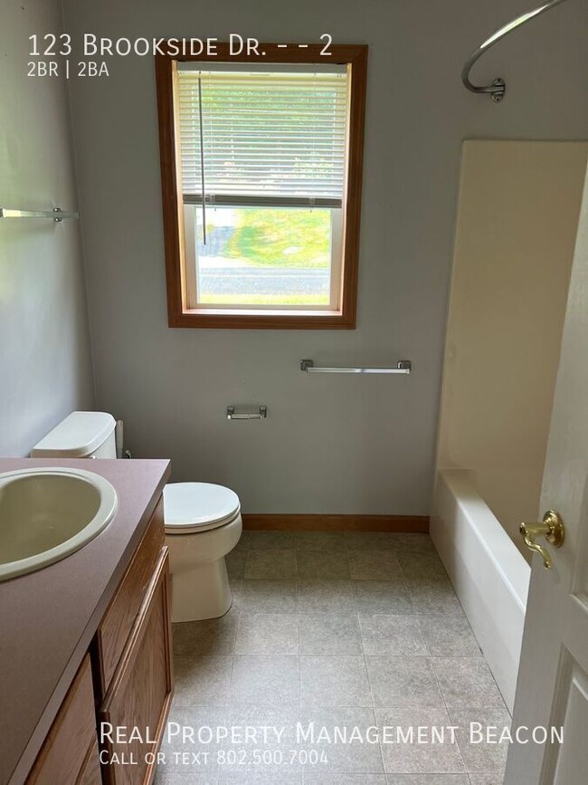 Building Photo - 123 Brookside Dr