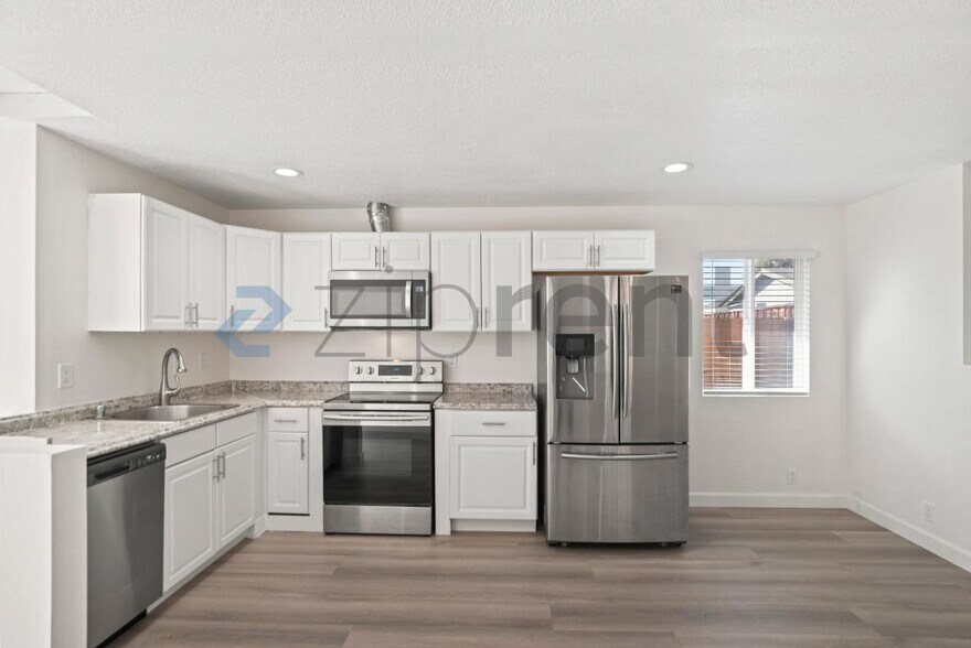 Building Photo - 3066 Nightingale Pl