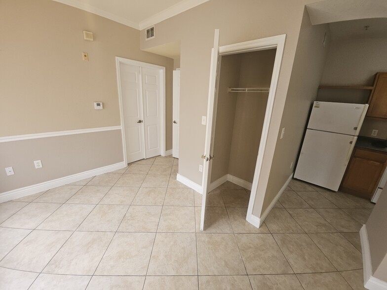 Building Photo - 3726 Palm Desert Ln