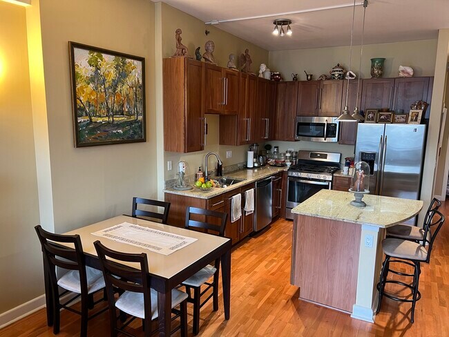 Building Photo - 1305 S Michigan Ave