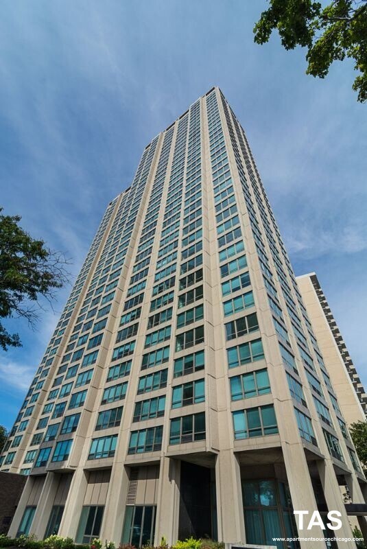 Building Photo - 3450 N Lake Shore Dr
