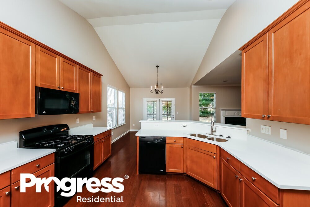 Building Photo - 4550 Black Hills Dr NW