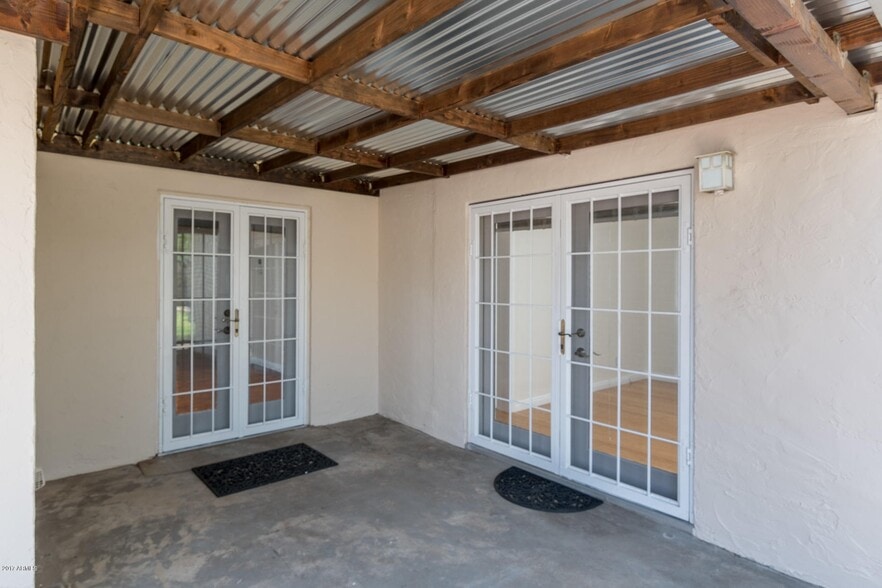 patio entrance and exit - 2010 N 16th Ave