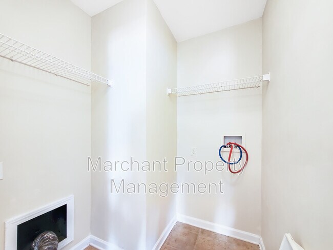 Building Photo - 9 Sunfield Ct