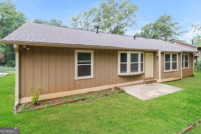 Building Photo - 858 Martin Rd