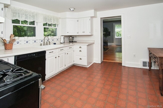 Building Photo - 9 Iron Forge Rd