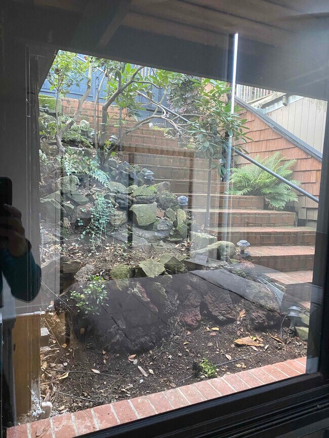 Building Photo - 6579 Exeter Dr