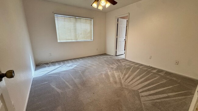 Building Photo - 3bedroom Single-Story Home