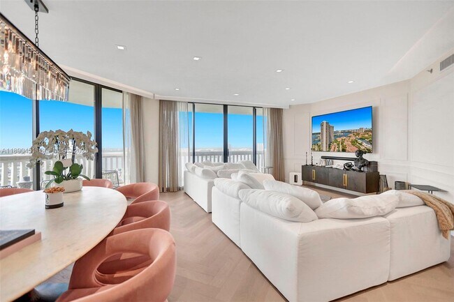 Building Photo - 2000 Island Blvd