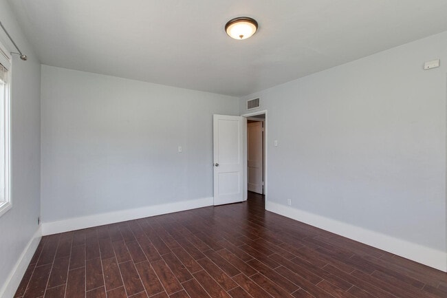 Building Photo - 510 E Belmont Ave