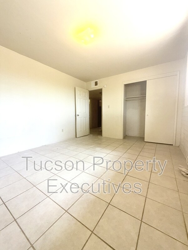Building Photo - 8922 S Nogales Hwy