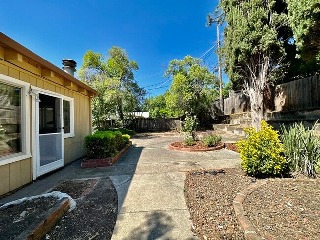 Building Photo - Charming Single-Story Home in Fair Oaks!