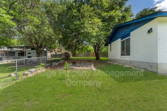 Building Photo - 2526 Town Briar St