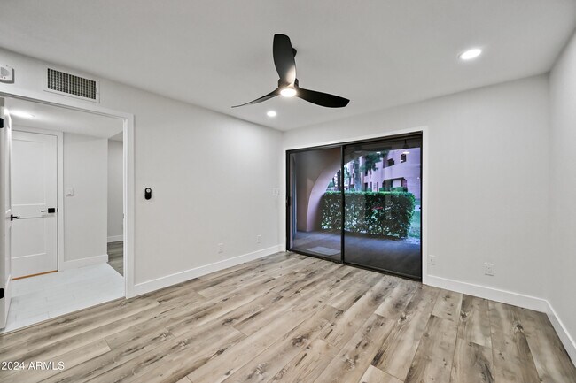 Building Photo - 12212 N Paradise Vlg Pkwy S