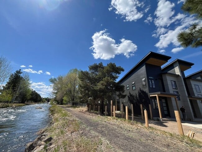 Building Photo - Gorgeous BRAND NEW Modern 2-bd/2-bath Condo in Redmond, OR!
