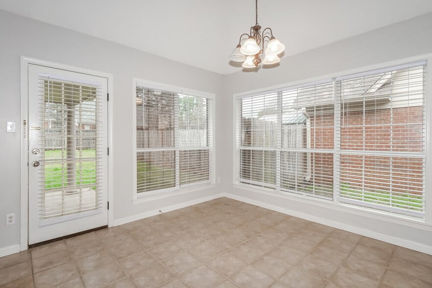 Building Photo - 3135 Quartz Dr