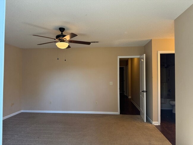 Building Photo - 156 Lakeside Dr