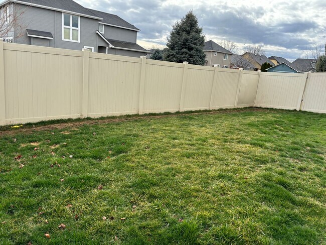 Building Photo - 4526 N Kilee Ave