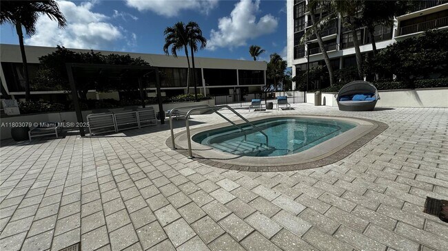Building Photo - 1915 Brickell Ave