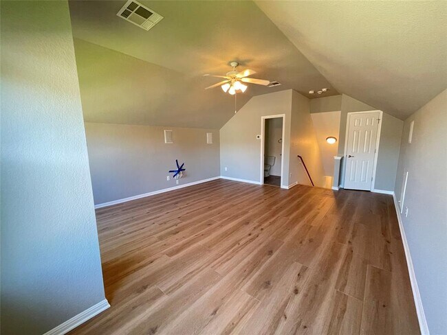 Building Photo - 15801 Belfin Dr
