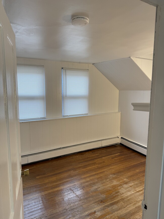 Building Photo - 958 Main St