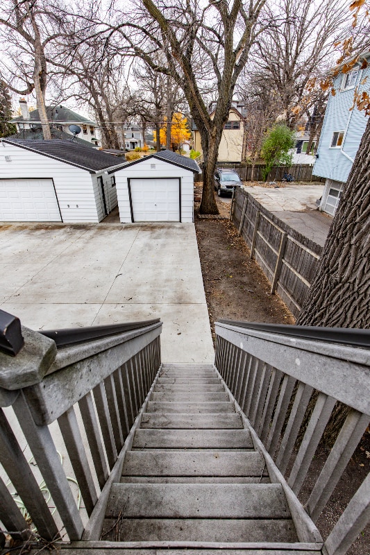 Building Photo - 344 6th Ave S