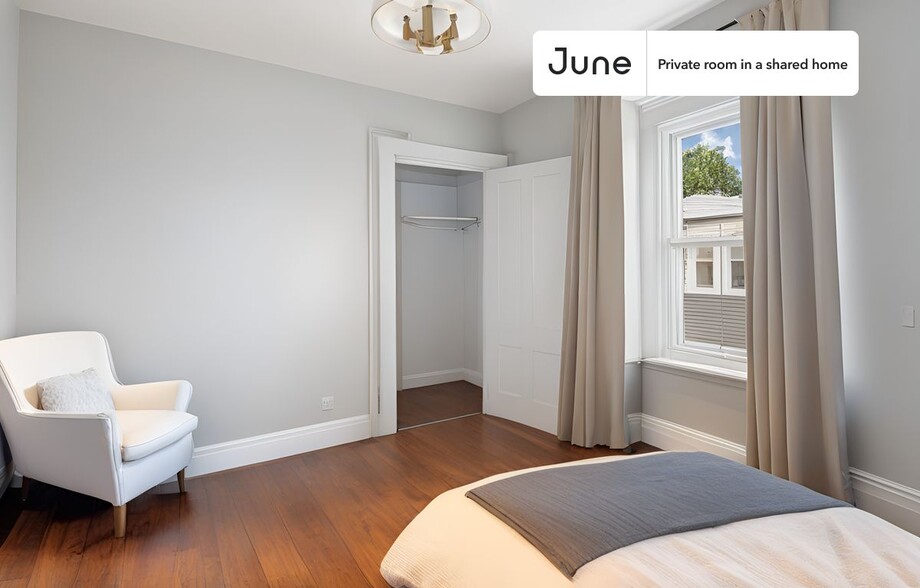 Primary Photo - Private bedroom in 4 bed/2.5 bath Home