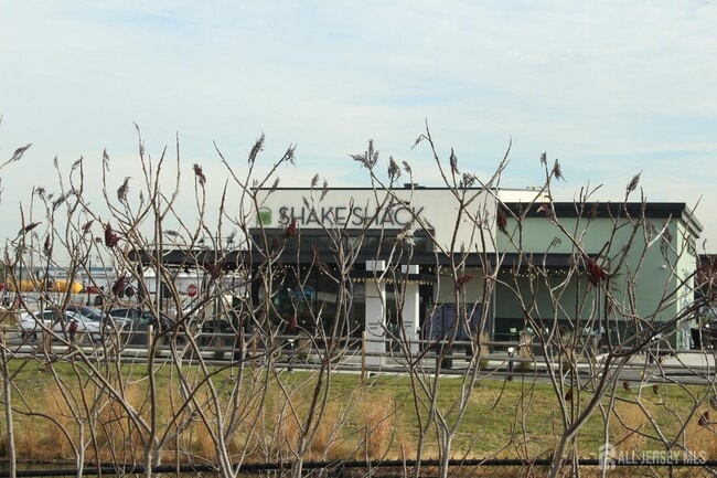 Building Photo - 6 Bond St