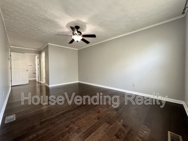 Building Photo - 9735 Hawkdale Ln