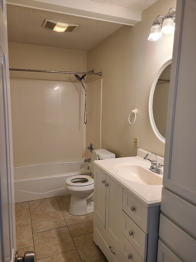 Master Bath - 12435 Coursey Blvd